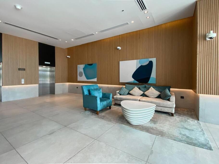 1 Bedroom 65m2, Infinity Pool, West Beach, Up To 4 Guests * Dubai