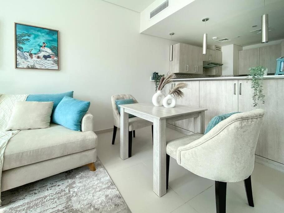 Apartment 1 Bedroom 65m2, Infinity Pool, West Beach, Up To 4 Guests *