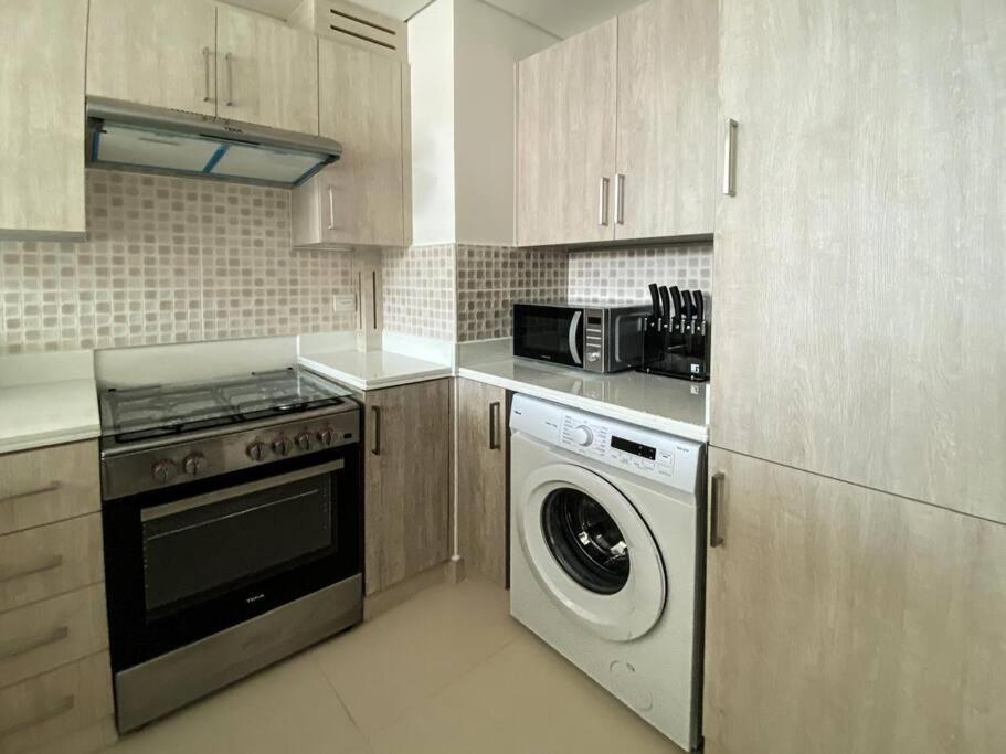 1 Bedroom 65m2, Infinity Pool, West Beach, Up To 4 Guests
