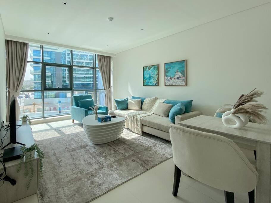 1 Bedroom 65m2, Infinity Pool, West Beach, Up To 4 Guests Apartment *
